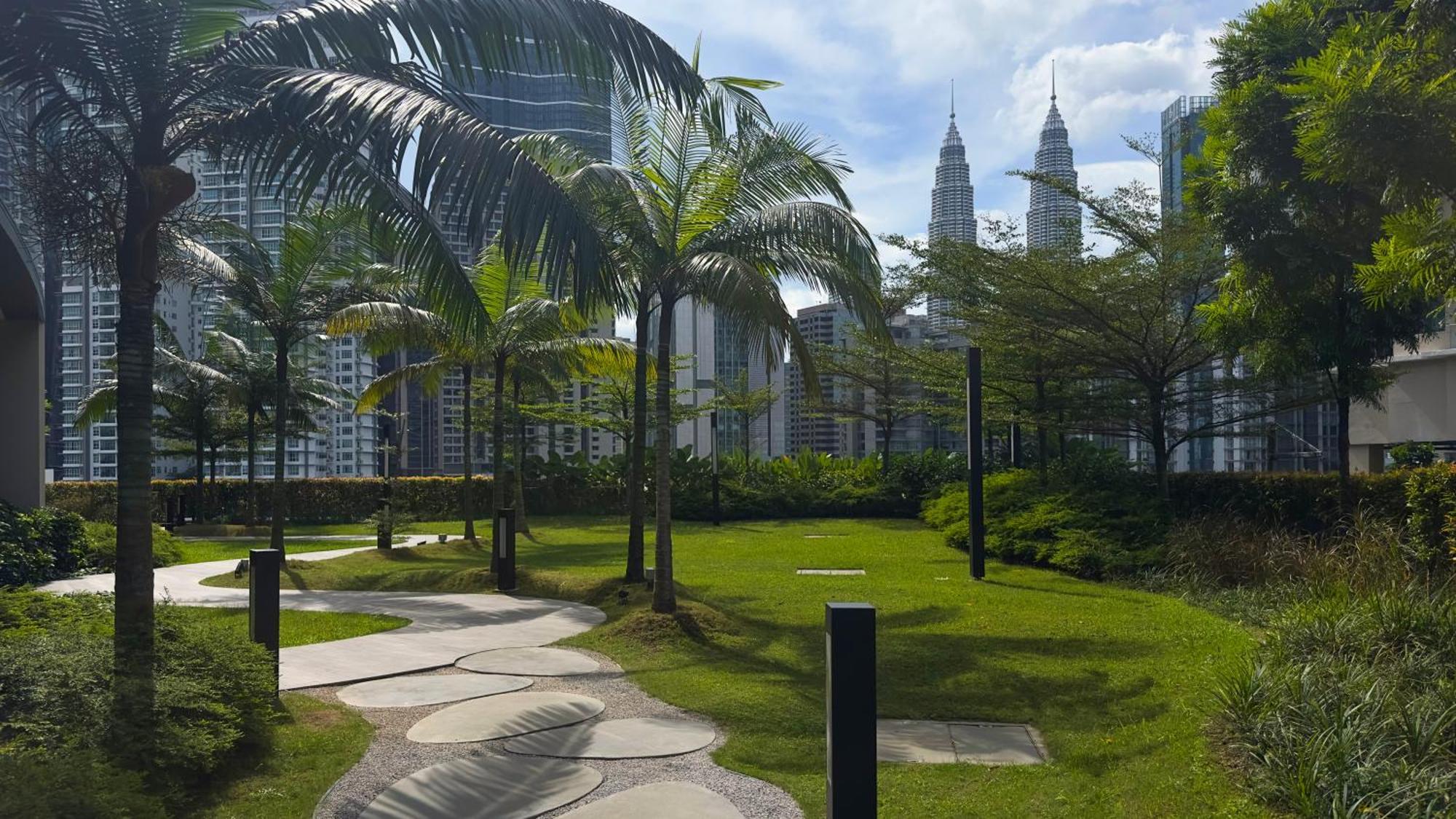 Moonway Suites At Eaton Klcc Куала Лумпур Екстериор снимка